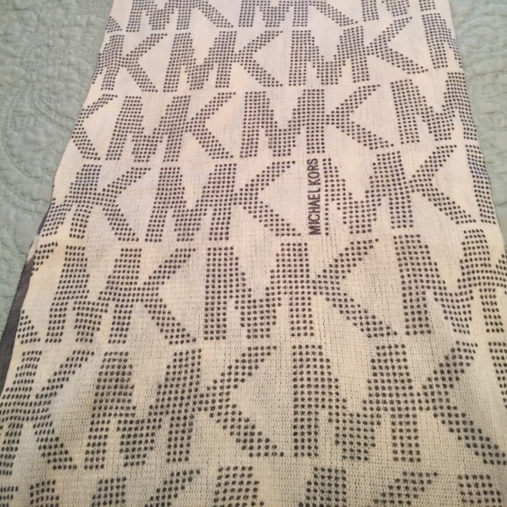 Michael Kors Wrap around Infinity Scarf